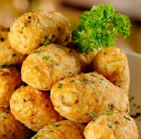 BOLINHO DE ARROZ COM QUEIJO típica mineira