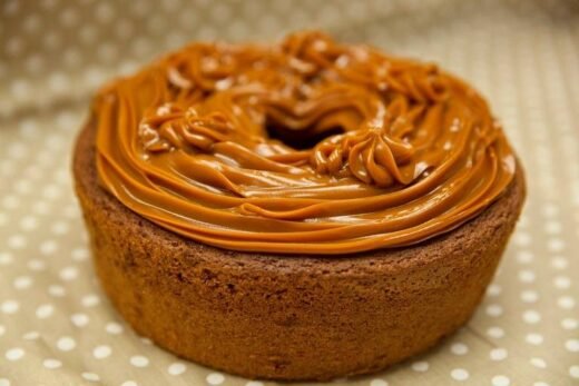 receita BOLO COM COBERTURA DE CHURROS