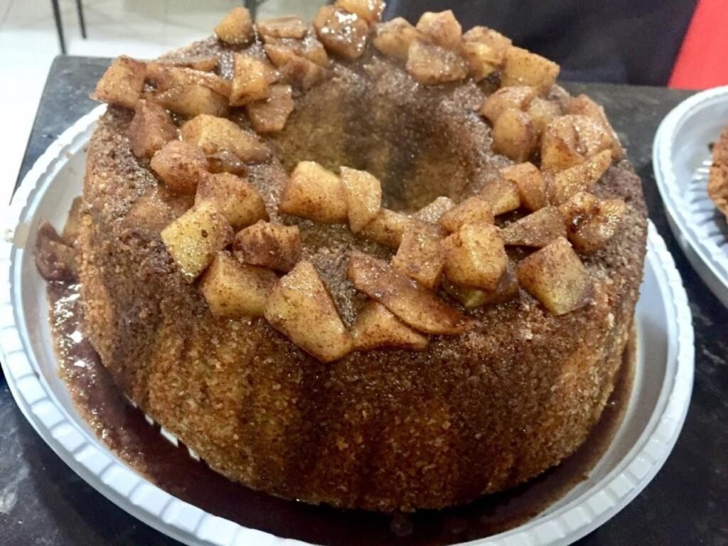 BOLO DE MAÇA COM CANELA