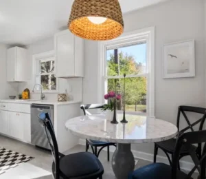 Descubra os melhores eletrodomésticos que deixam sua cozinha mais prática e eficiente. Conheça os benefícios dos fornos elétricos compactos, cooktops a gás, panelas elétricas e muito mais. Transforme sua rotina culinária com dicas e informações essenciais para uma experiência gastronômica de qualidade.