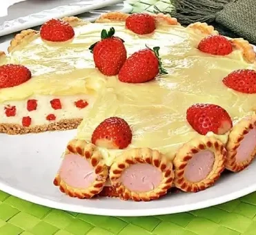 TORTA GELADA DE MORANGO