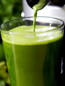 Descubra o Segredo da Imunidade: Suco Detox de Maracujá com Couve!"