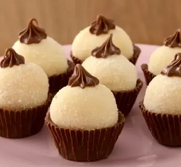 BRIGADEIRO DE LEITE NINHO RECHEADO COM NUTELLA