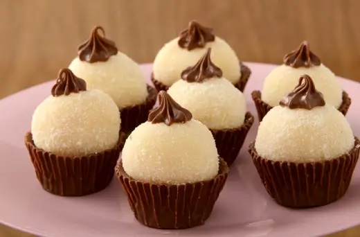 BRIGADEIRO DE LEITE NINHO RECHEADO COM NUTELLA