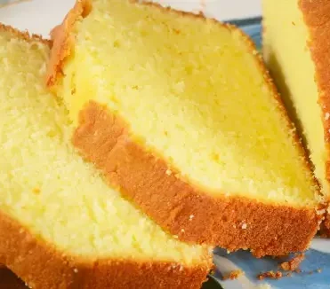 Bolo Tipo Pullman: Melhor que os Comprados, Super Fofinho, Delicioso e Mega Fácil de Fazer Você já se perguntou como fazer aquele bolo tipo Pullman em casa, que é super fofinho e delicioso, e ainda mais fácil de preparar do que você imagina? Hoje vou compartilhar com vocês a receita perfeita para um bolo caseiro que vai conquistar o seu coração e paladar. Ingredientes Simples, Resultado Incrível Para essa receita, vamos precisar de apenas alguns ingredientes básicos, que você provavelmente já tem em casa: