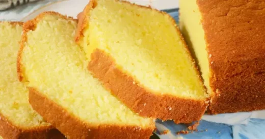 Bolo Tipo Pullman: Melhor que os Comprados, Super Fofinho, Delicioso e Mega Fácil de Fazer Você já se perguntou como fazer aquele bolo tipo Pullman em casa, que é super fofinho e delicioso, e ainda mais fácil de preparar do que você imagina? Hoje vou compartilhar com vocês a receita perfeita para um bolo caseiro que vai conquistar o seu coração e paladar. Ingredientes Simples, Resultado Incrível Para essa receita, vamos precisar de apenas alguns ingredientes básicos, que você provavelmente já tem em casa: