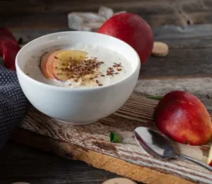 Maçã com Iogurte e Canela