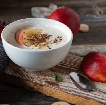Maçã com Iogurte e Canela
