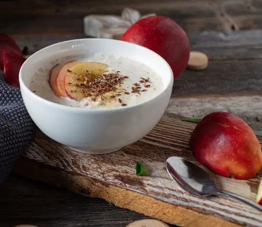 Maçã com Iogurte e Canela