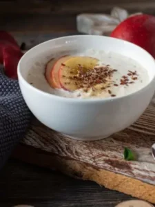Maçã com Iogurte e Canela