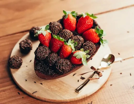 ovo de páscoa de colher morango